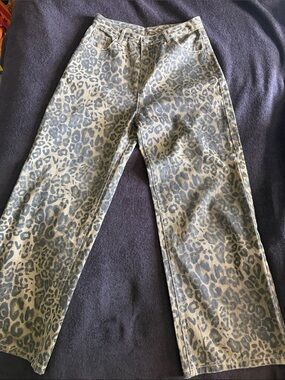 High-Rise Wide Leg Jeans in Taupe Leopard Print